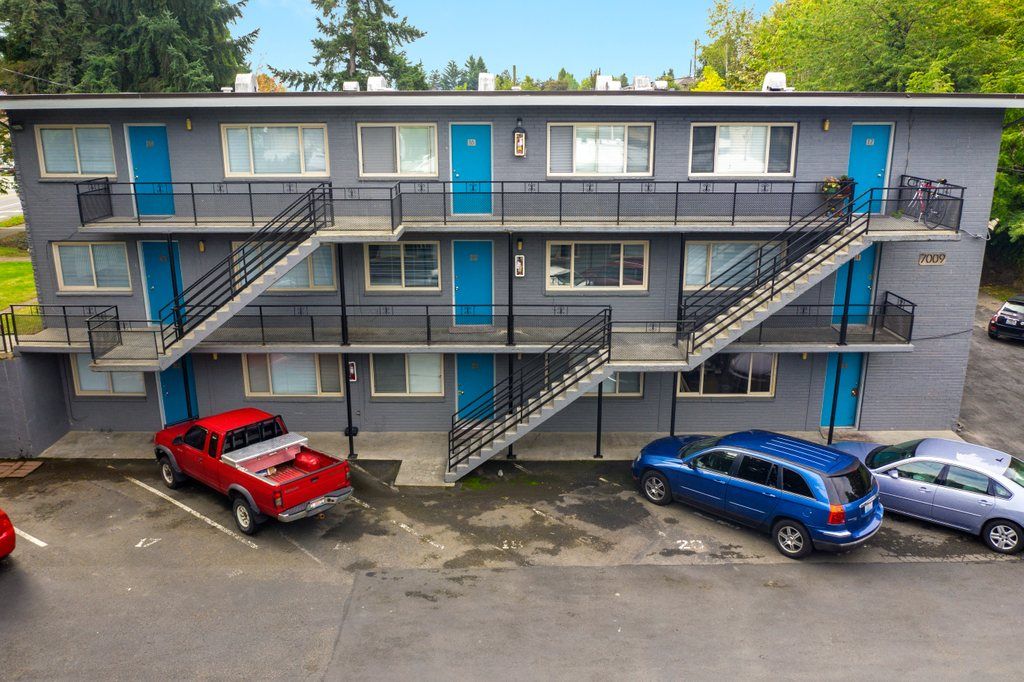 Cascade Court Apartment Building