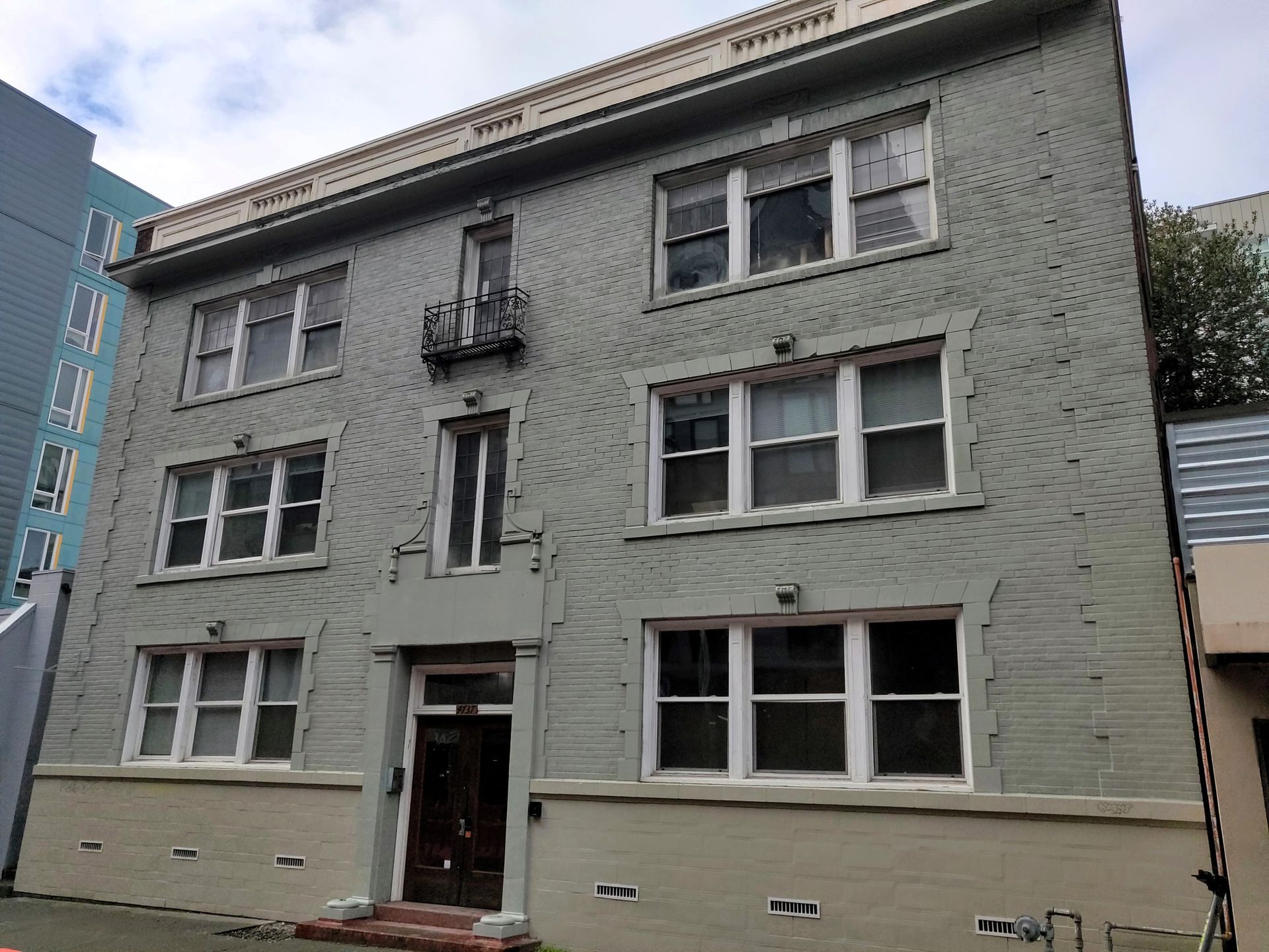 Frederick's Apartments in Seattle WA exterior building
