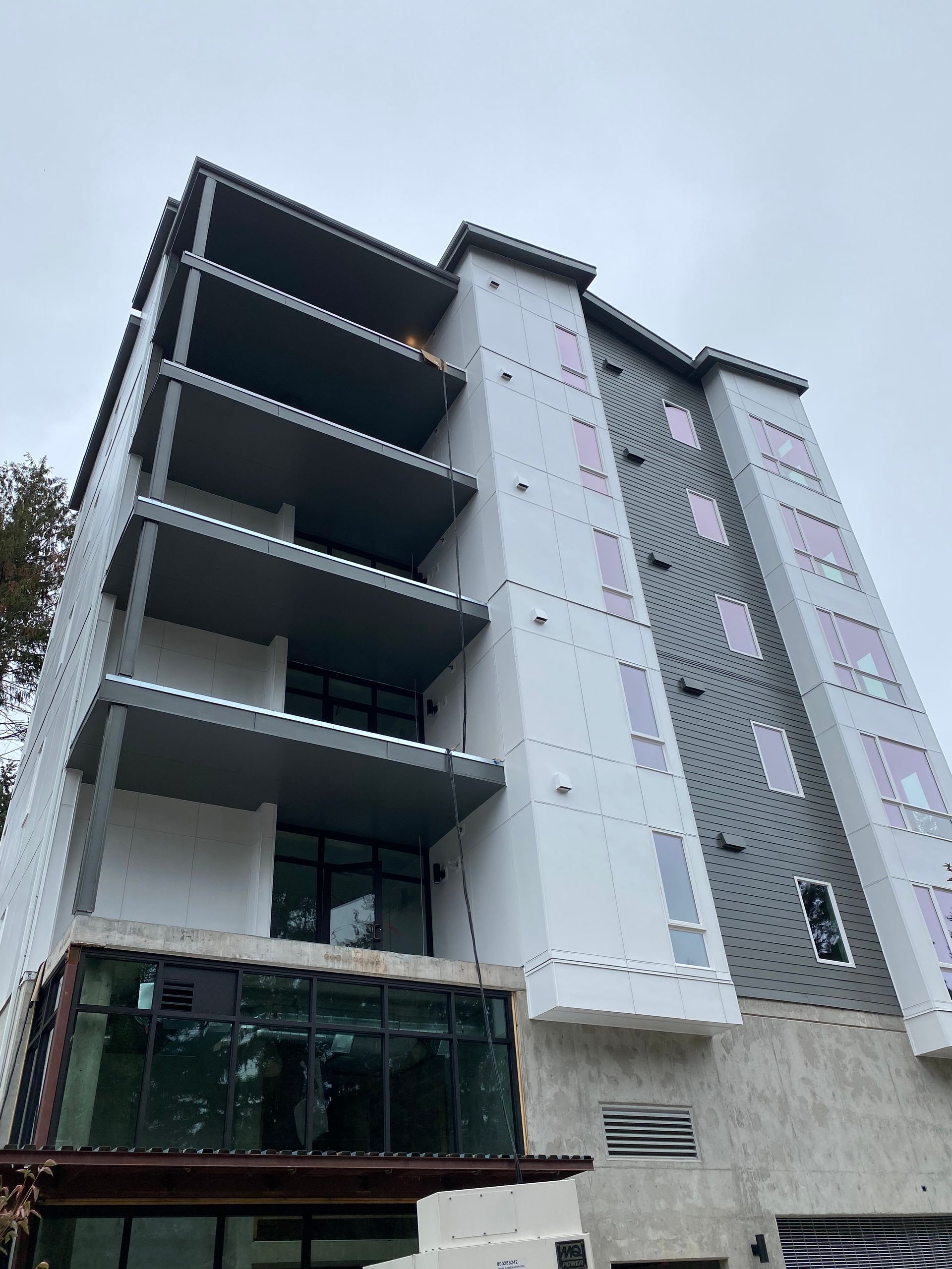 Exterior of Paramount Apartment in Shoreline WA