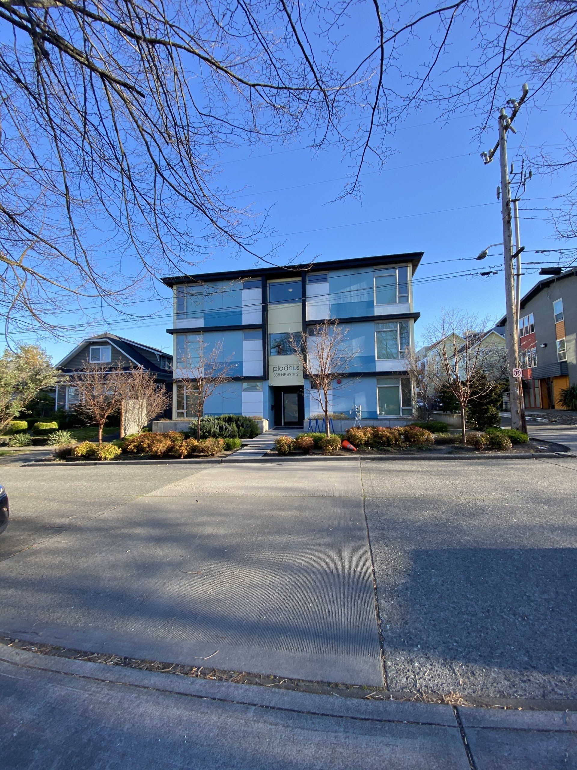 Exterior of Pladhus Apartments in Seattle WA