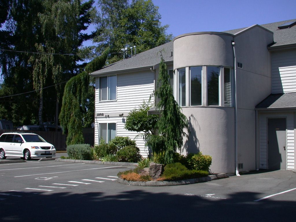 Stone Court Apartments exterior view