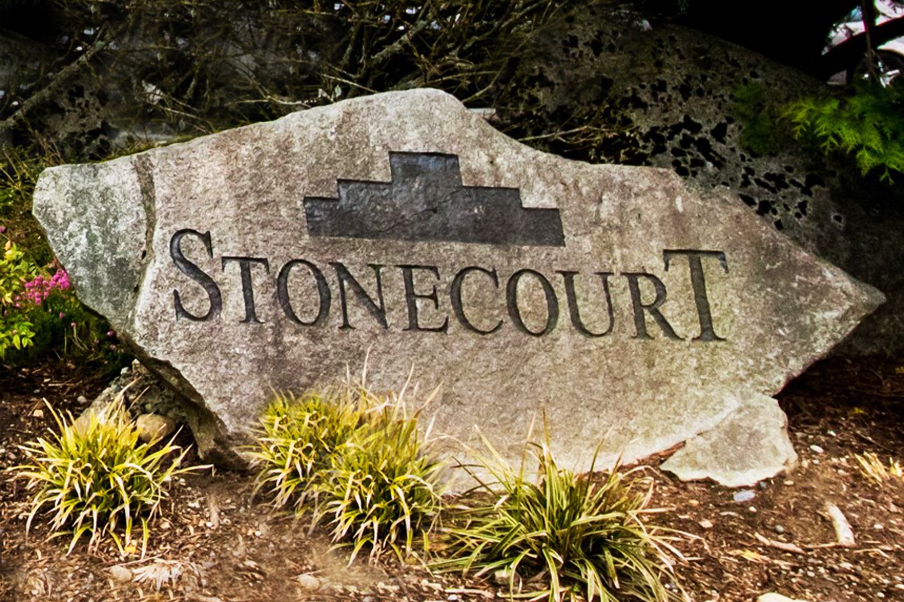 Stone Court Apartments 