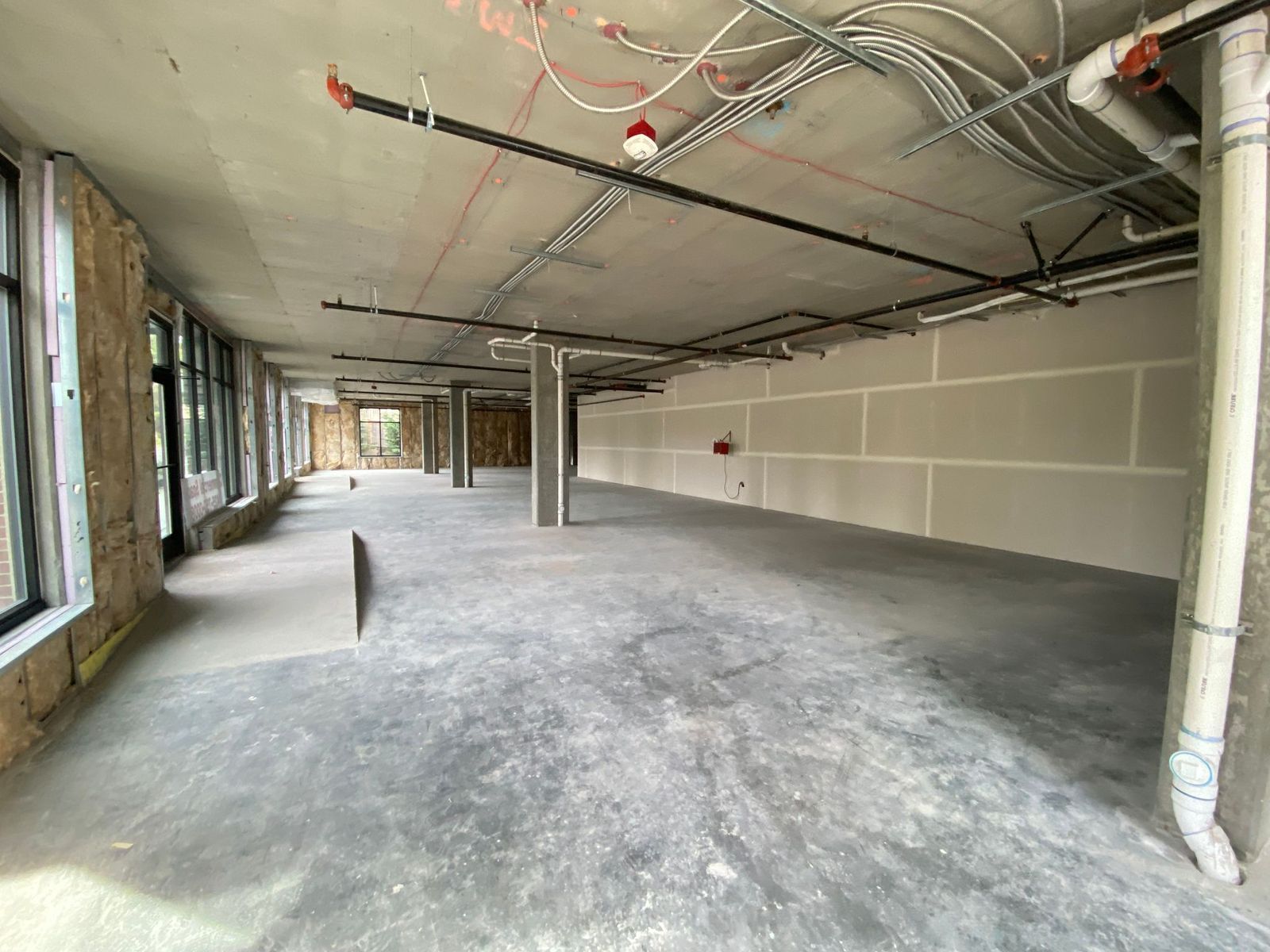 Open shell retail Unit at Triton Court in Edmonds WA