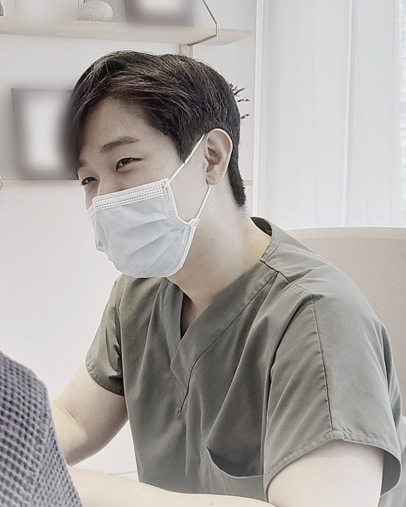 Dr. Lee Gi-dae in consultation at BYUS