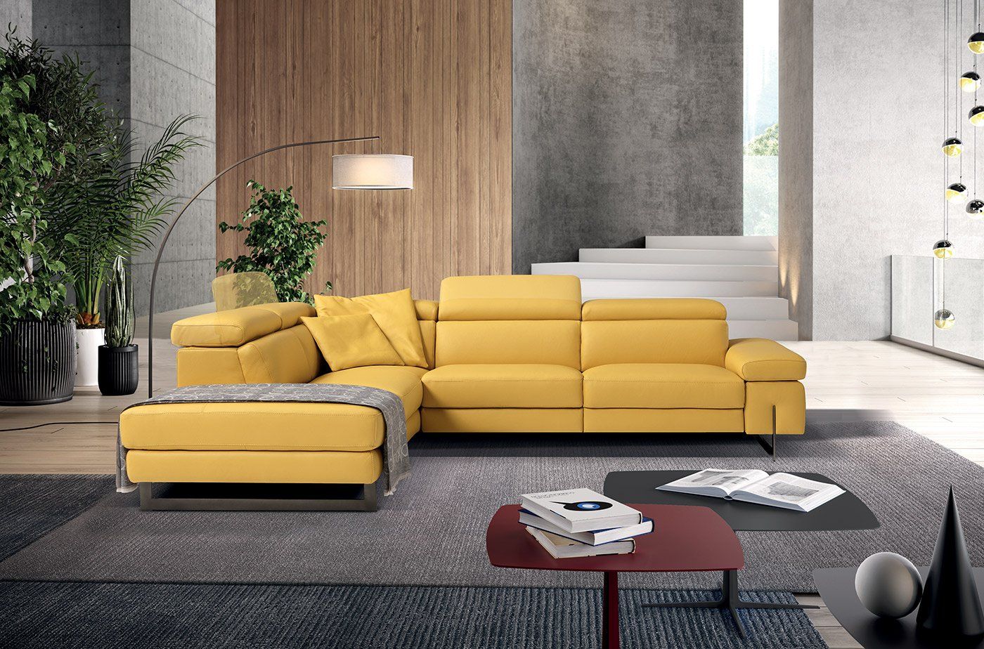 Divano componibile giallo in un soggiorno moderno con tappeto grigio e pannelli in legno.