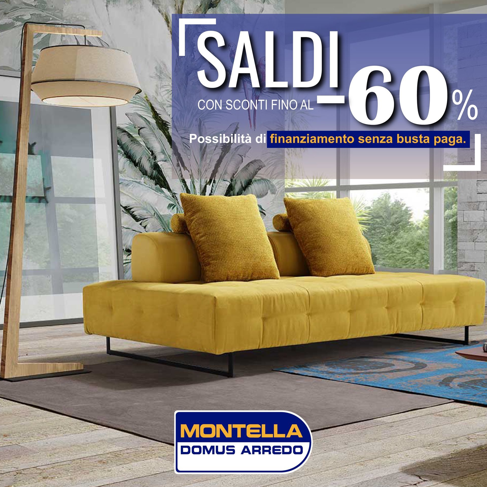 Divano giallo in una stanza con lampada da terra. Pubblicità per saldi di mobili con sconti fino al 60%.