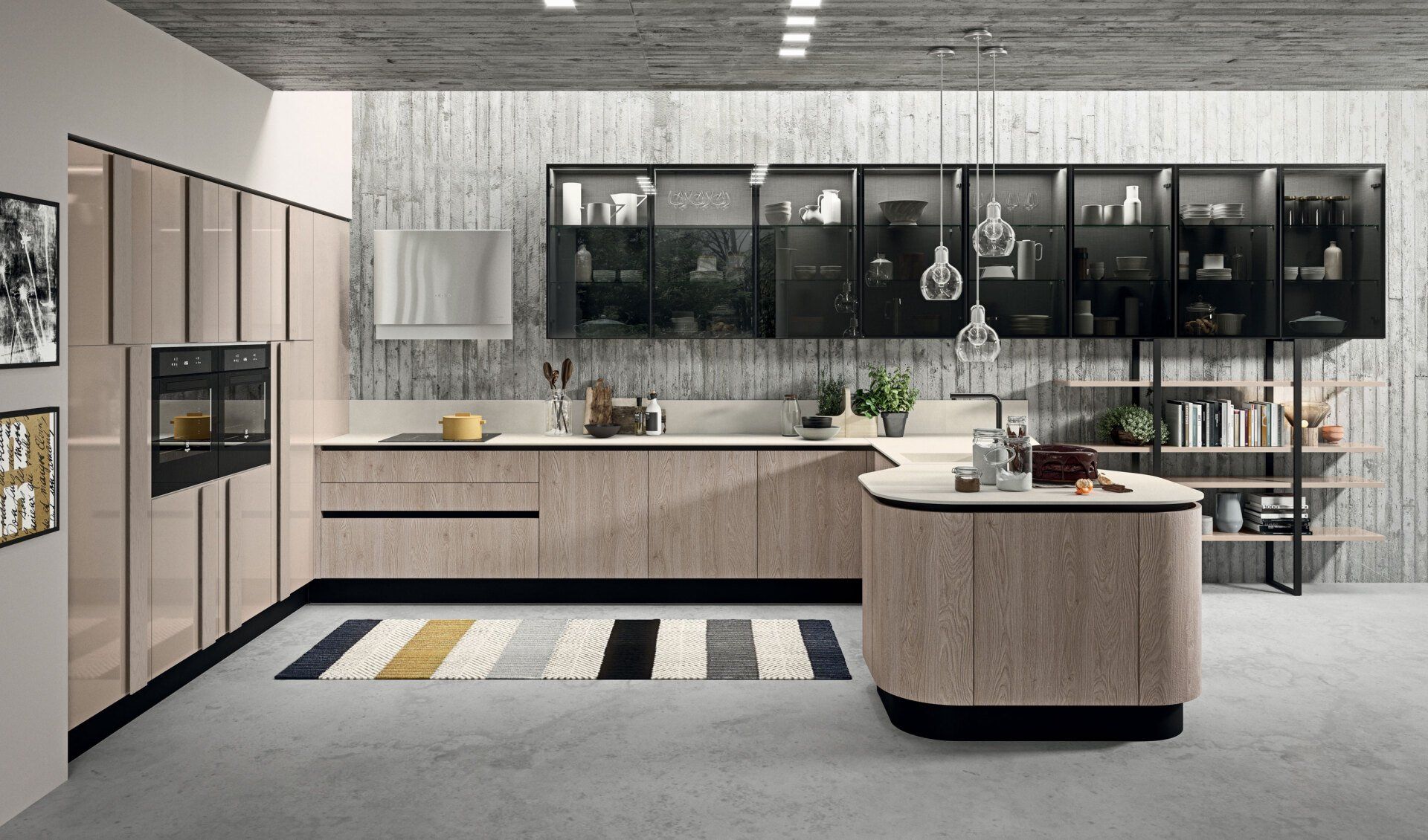Cucina moderna Aran con mobili in legno chiaro, parete in cemento, isola, vetrine in vetro.