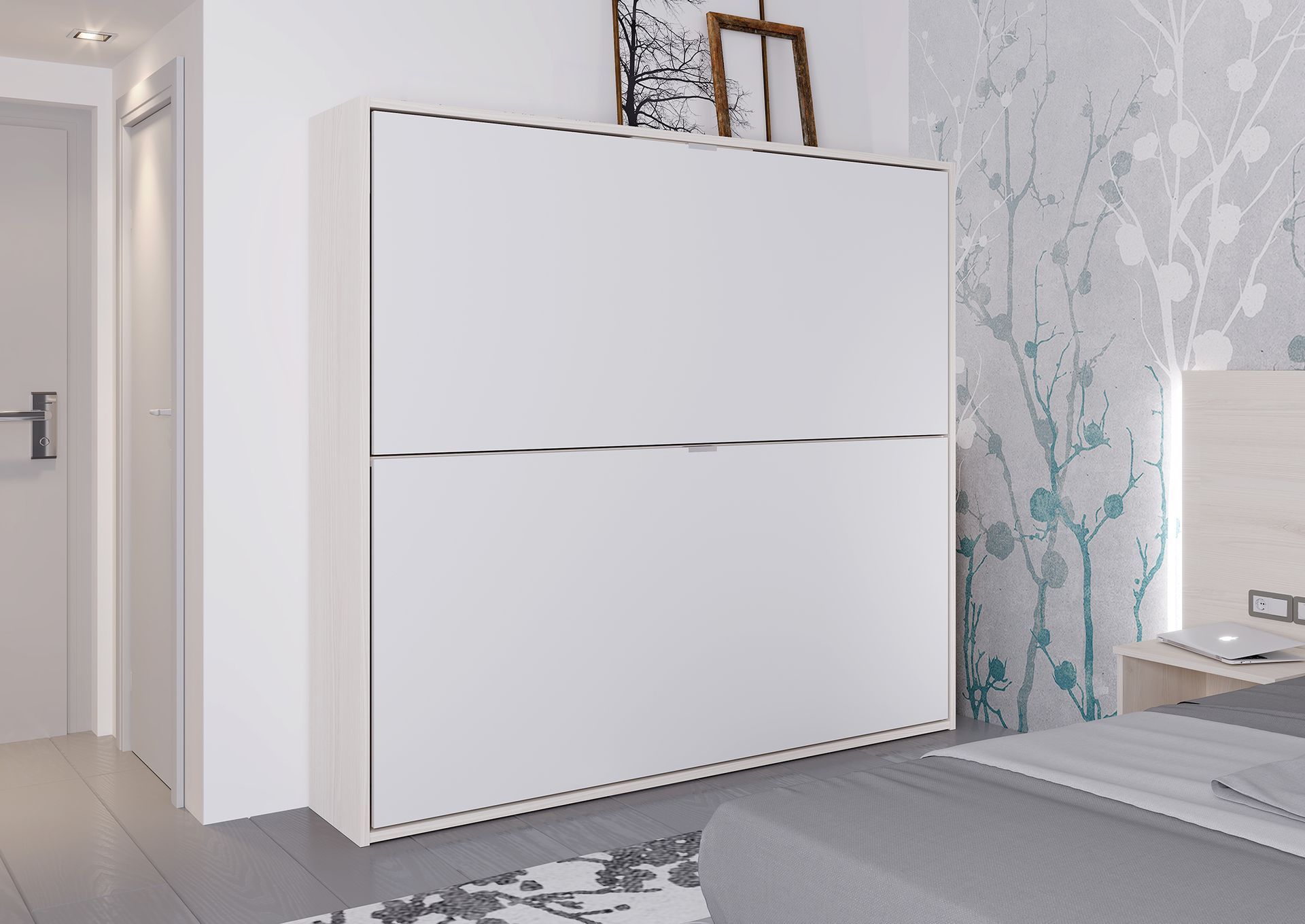 Letto bianco a muro chiuso contro una parete decorata, accanto a un letto con una coperta grigia.