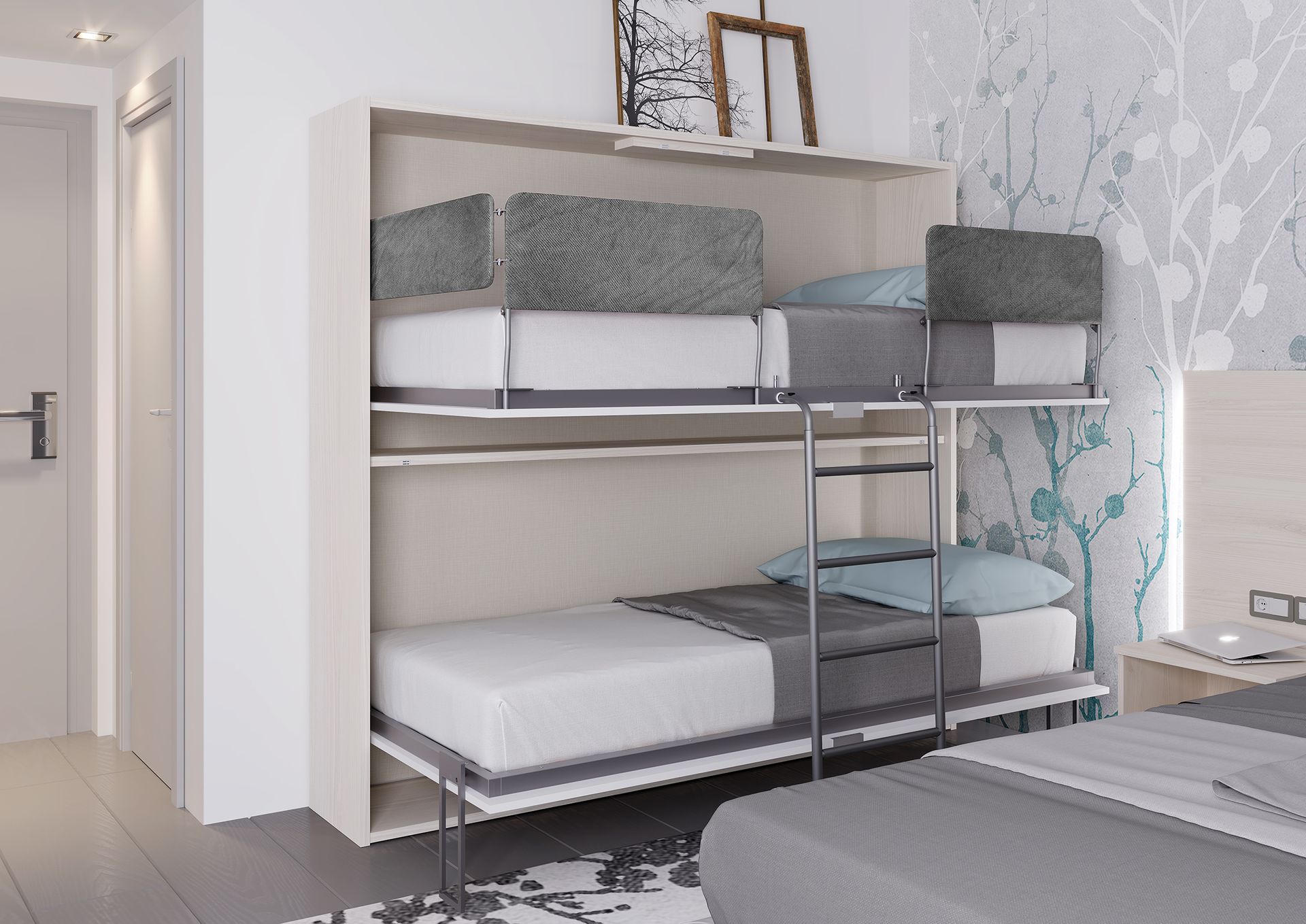 Letti a castello bianchi integrati in una parete attrezzata in una camera da letto con carta da parati floreale e comodino.