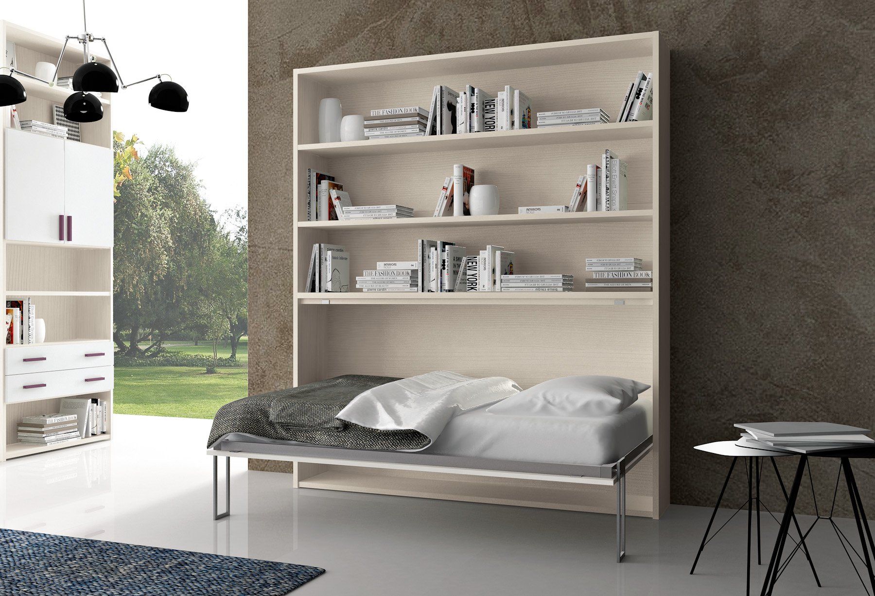 Un letto a scomparsa con mensole. Il letto è abbassato. I libri sono sulle mensole.