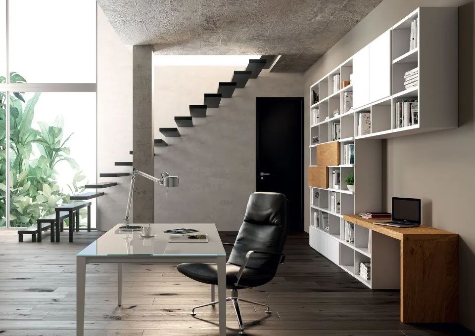 Studio privato con scrivania