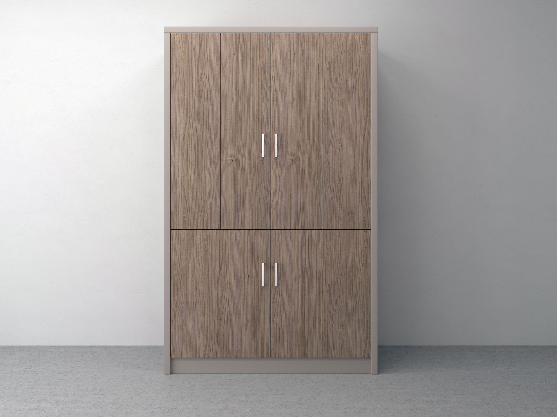 Armadio in legno con quattro ante contro una parete bianca e un pavimento grigio.