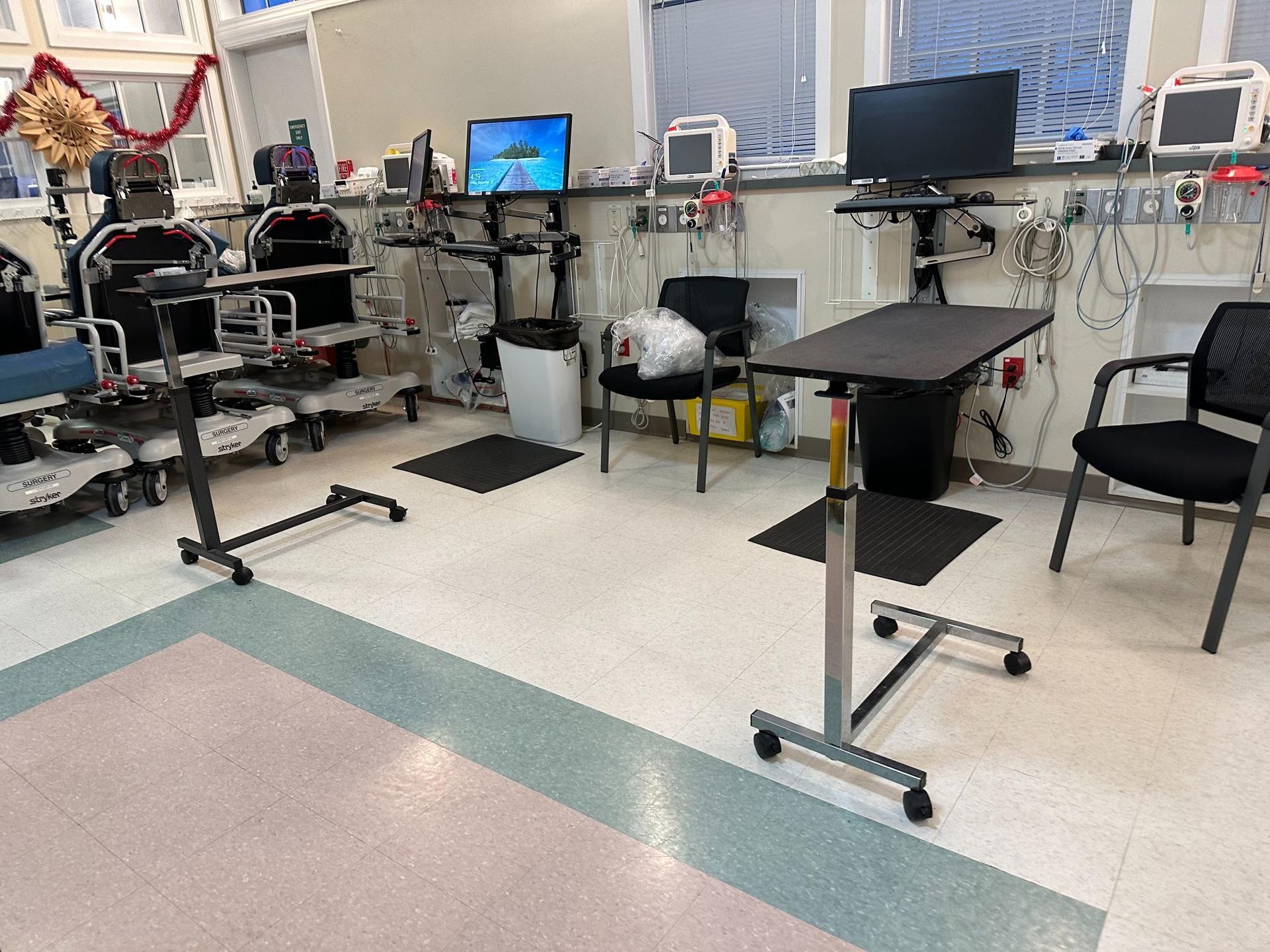 A room in a hospital with a table and chairs