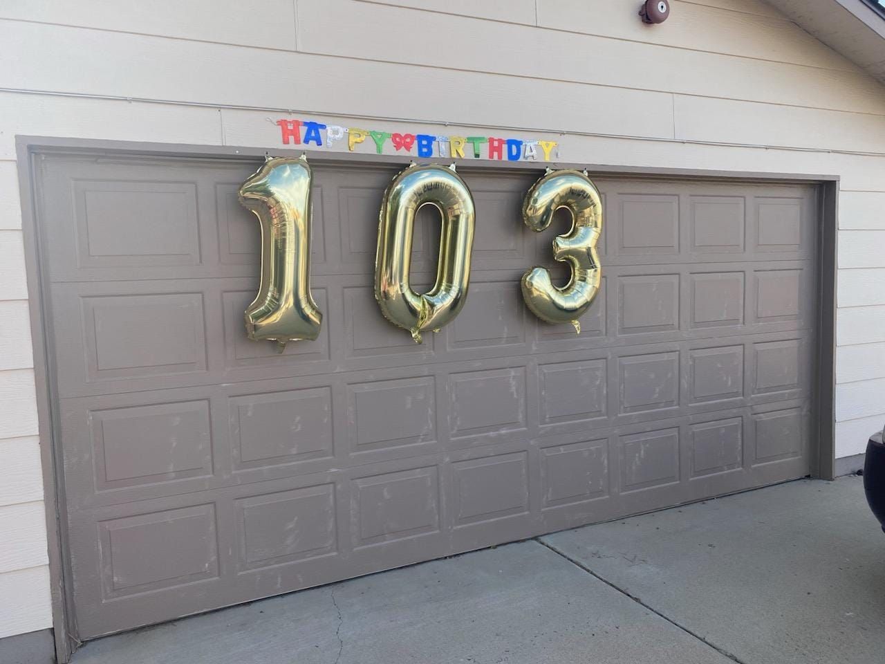 Gold balloons displaying 