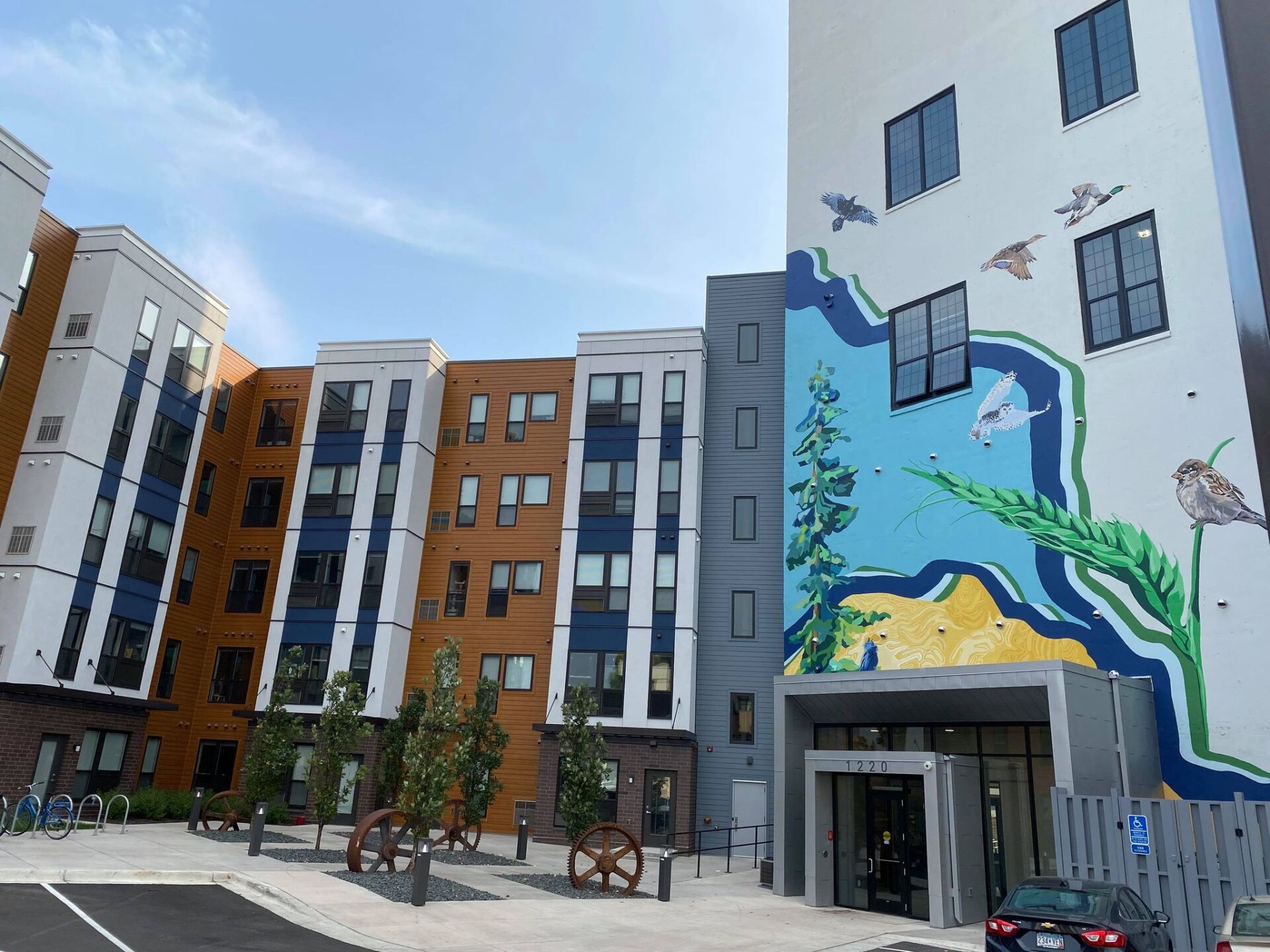 Brook Avenue Exterior Photo with Mural