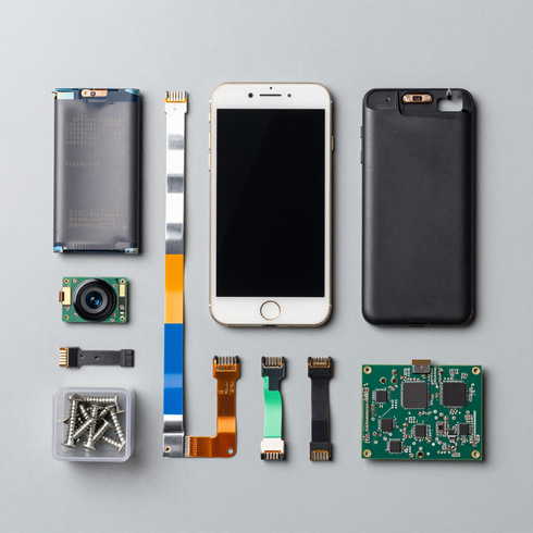 Piezas desmontadas de un teléfono 