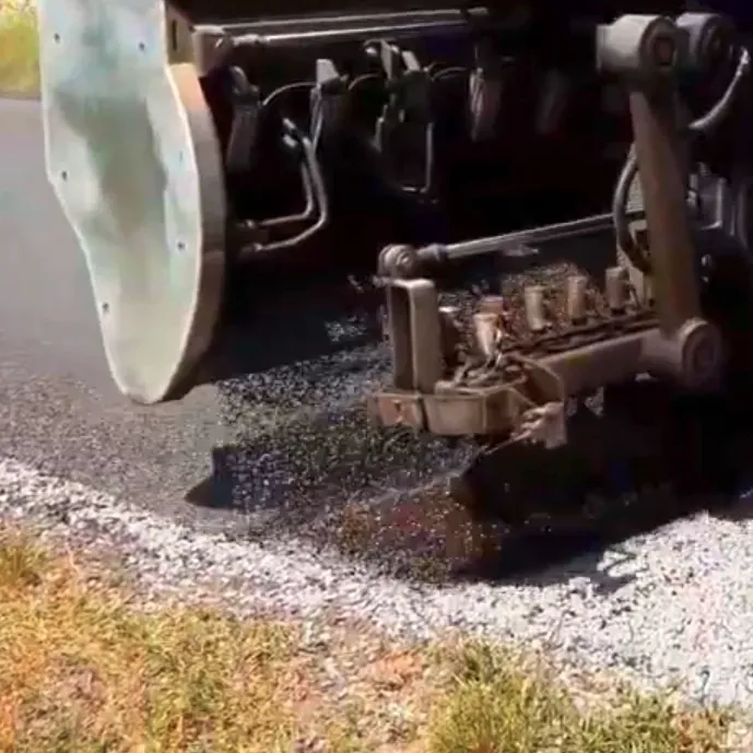 Application d’un enduit superficiel bicouche