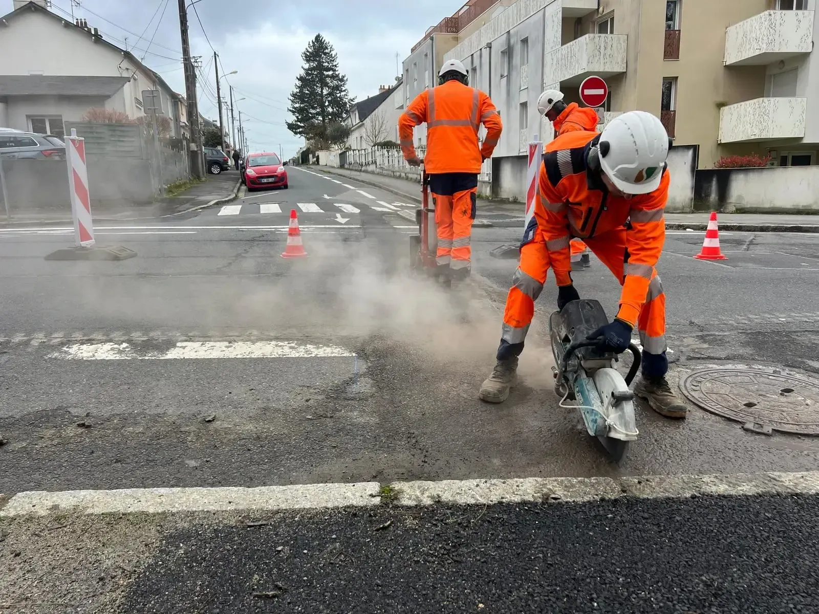 Découpe dans la chaussée pour réfection de voirie
