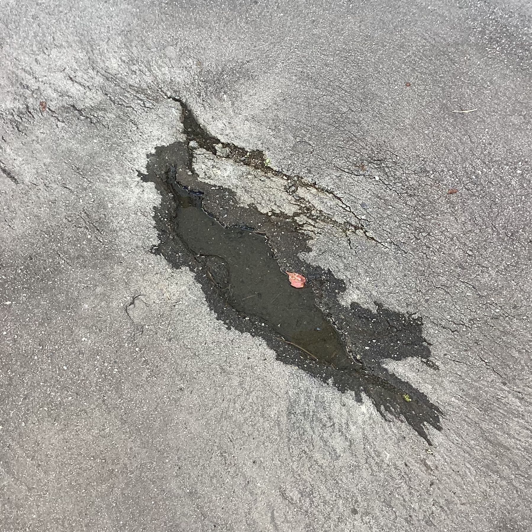Réparation définitive des nids-de-poule, crevasses, fissures, macro-faïençage, trous dans les enrobés, bicouches, goudrons et macadam