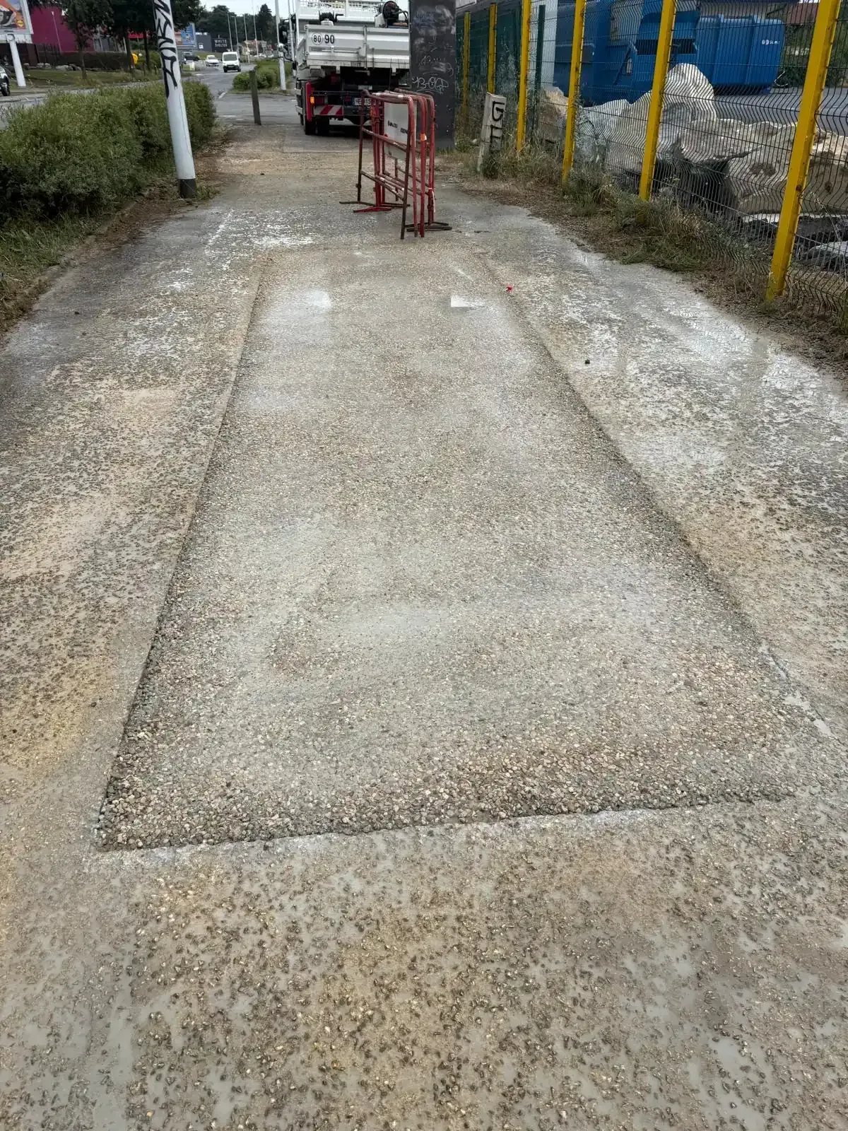 Réfection d’un trottoir en sable stabilisé au ciment