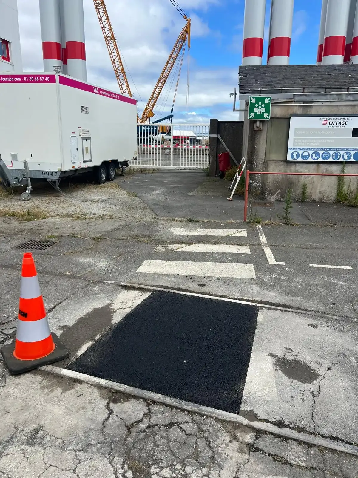 Réparation localisée d'enrobé sur site industriel
