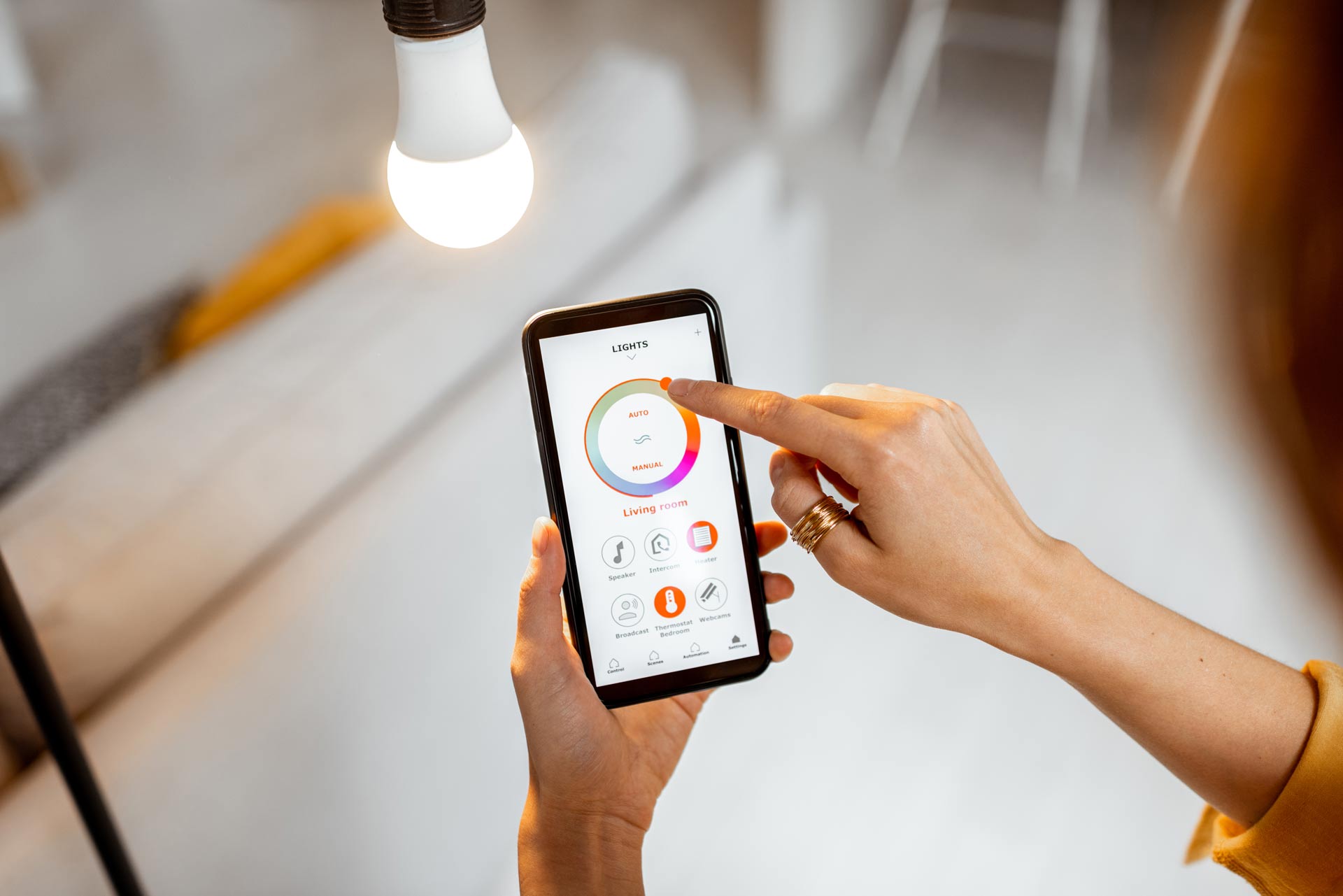 Controlling-light-bulb-with-mobile-device