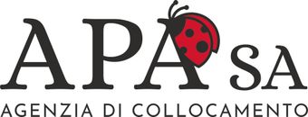 logo-apa-header-pc Il logo di APA SA, un'agenzia di collocamento, presenta un carattere nero con una coccinella rossa sulla