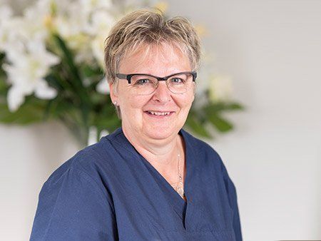 Porträt von Katrin Jäkel, zuständig für Versorgung und Verwaltung