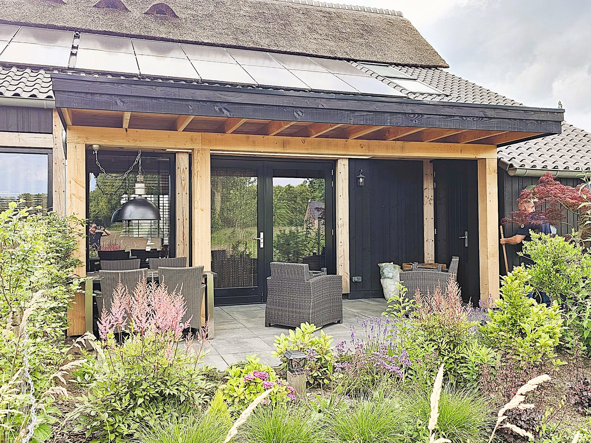 veranda met groot overstek Veghel | Smans Houtbouw
