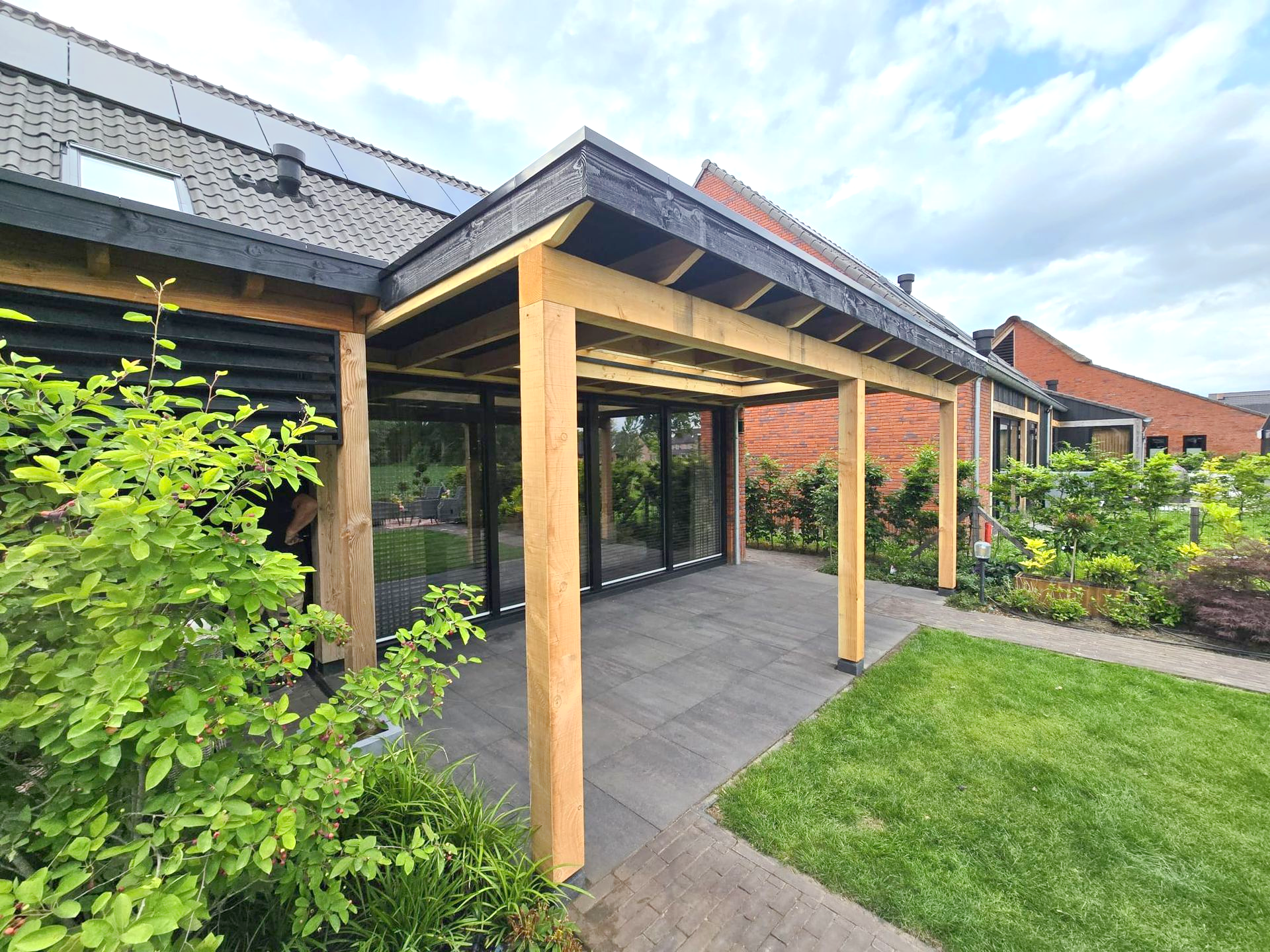 Verand zwart plafond Veghel | Smans Houtbouw