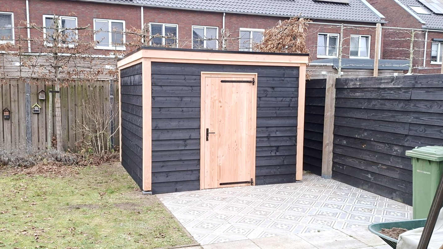 Schuur zwarte rabatdelen Beek en Donk | Smans Houtbouw