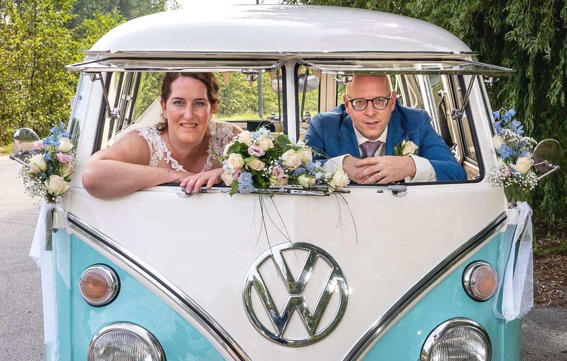 Volkswagen bus huren hoofddorp trouwboeket busversiering