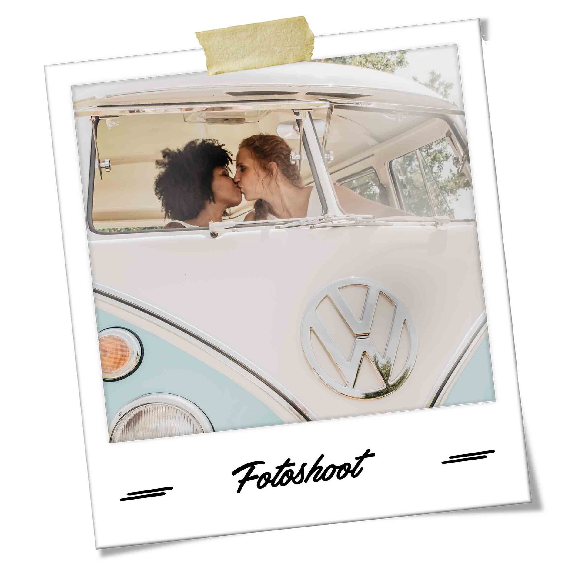 Volkswagenbusje styled weddingshoot, Volkswagen bus turquoise, Vinkeveense Plassen, Oldtimer verhuur, trouwfoto's