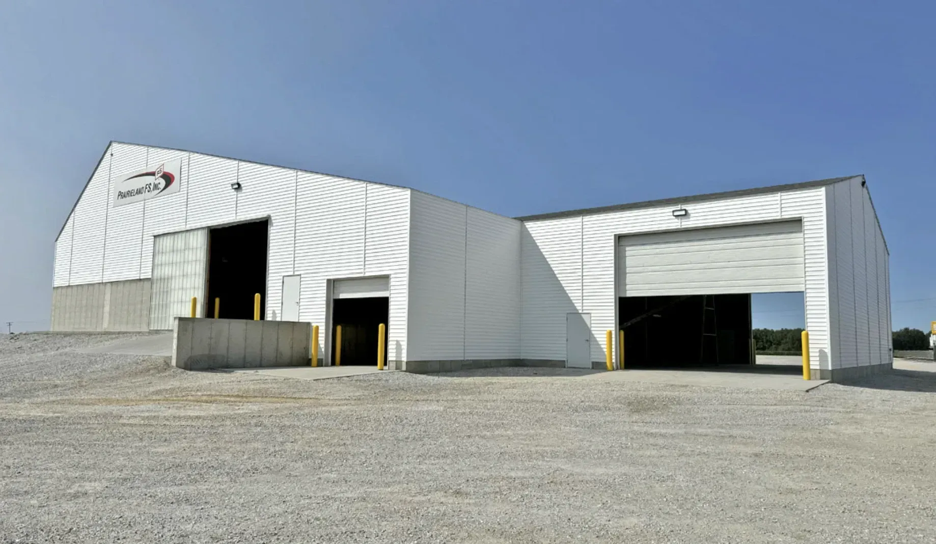 Commercial post frame building