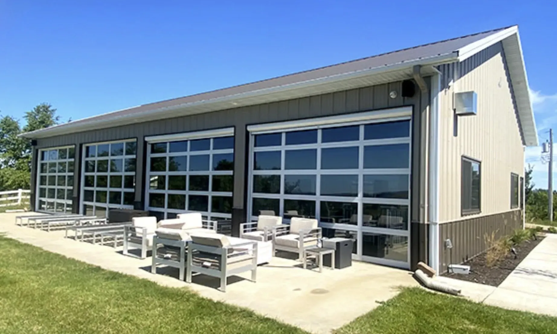 Commercial post frame building