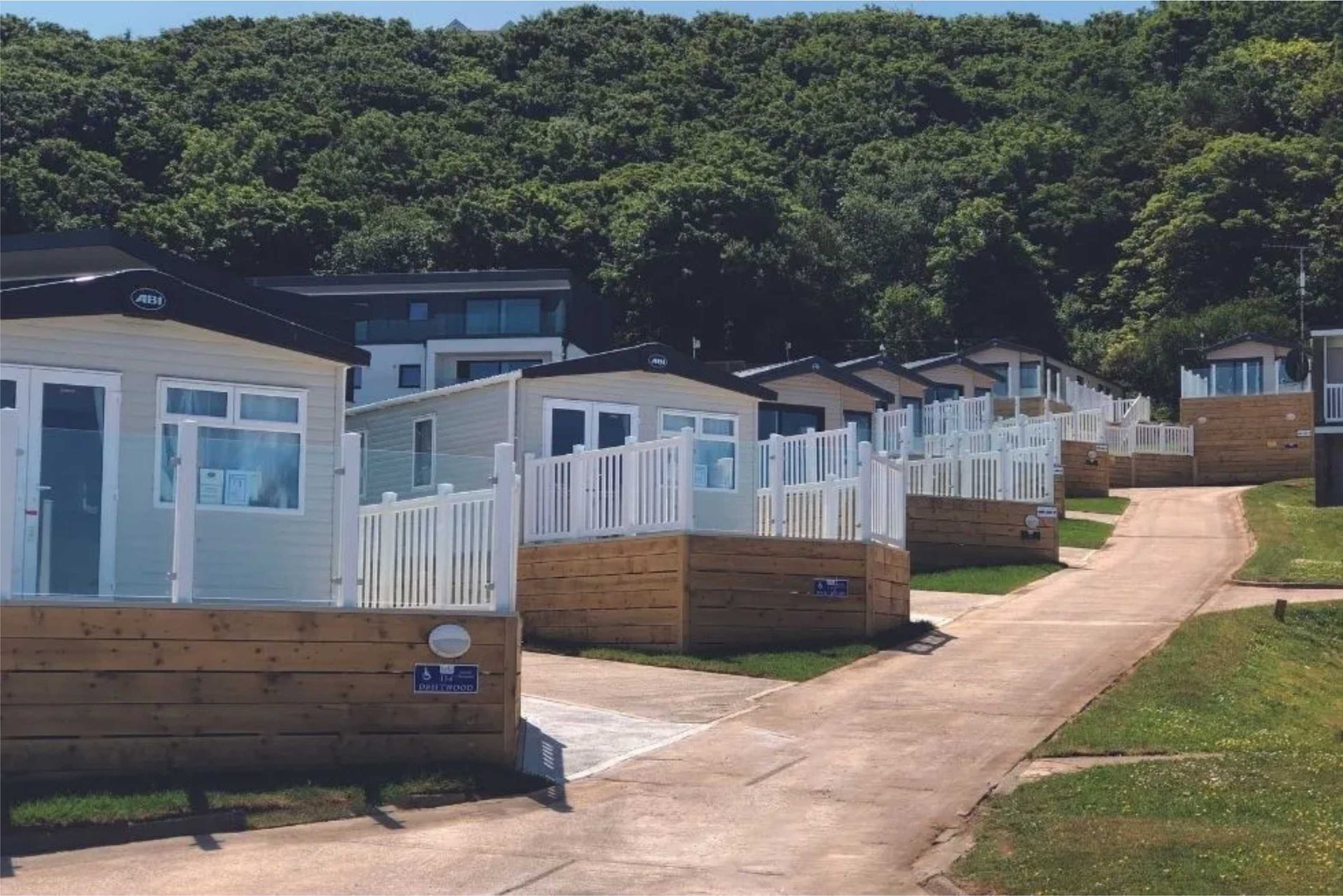 Situated between the Atlantic Ocean and Kipling Tors this holiday resort is perfectly positioned for beach or forrest walking