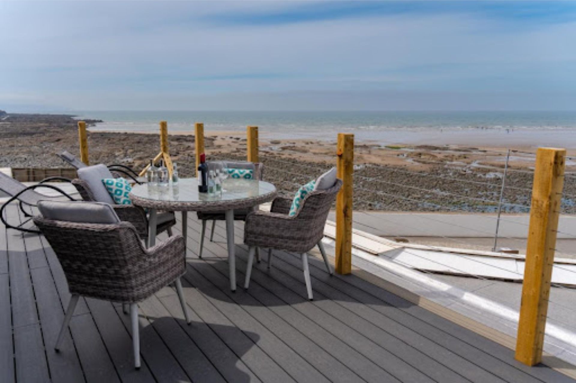 The balcony at No1 The Prom sit above the promonade and beside the Fairway Buoy pub making it a perfect people watching paradise.