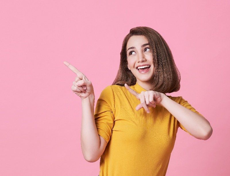 girl pointing to flexi-t