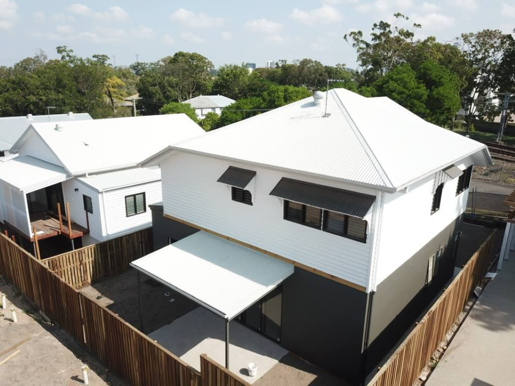 An Aerial View Of A White House With A Wooden Fence Around It โ Harrison Development Group In Surfers Paradise, QLD