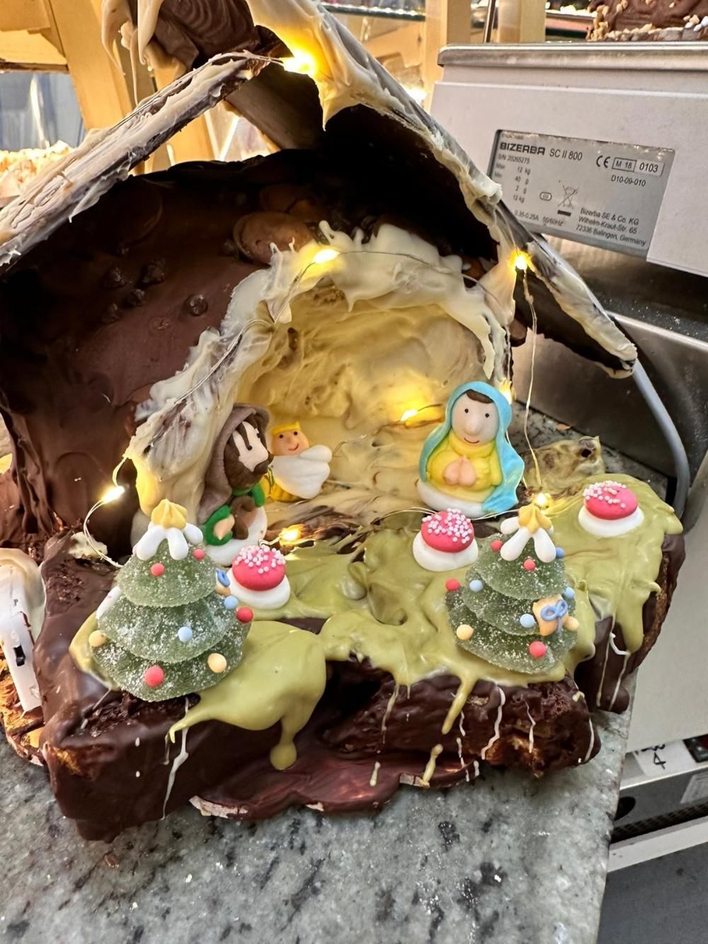 Panettoni artigianali  con personaggi del presepe in zucchero
