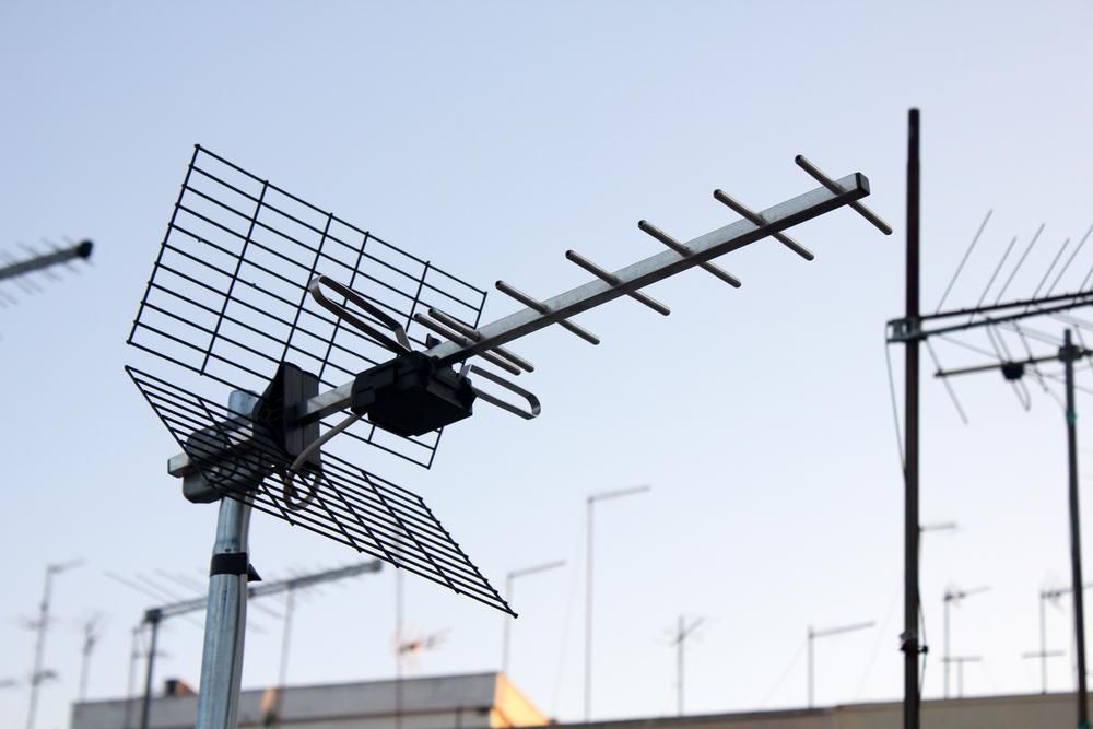 A Large Antenna Is Sitting On Top Of A Metal Pole — Highfields Antennas In Pittsworth, QLD