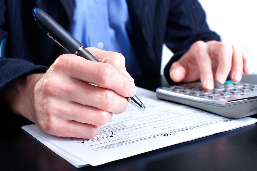 Accountant Filling Out Form — BAS in Hamlyn Terrace, NSW