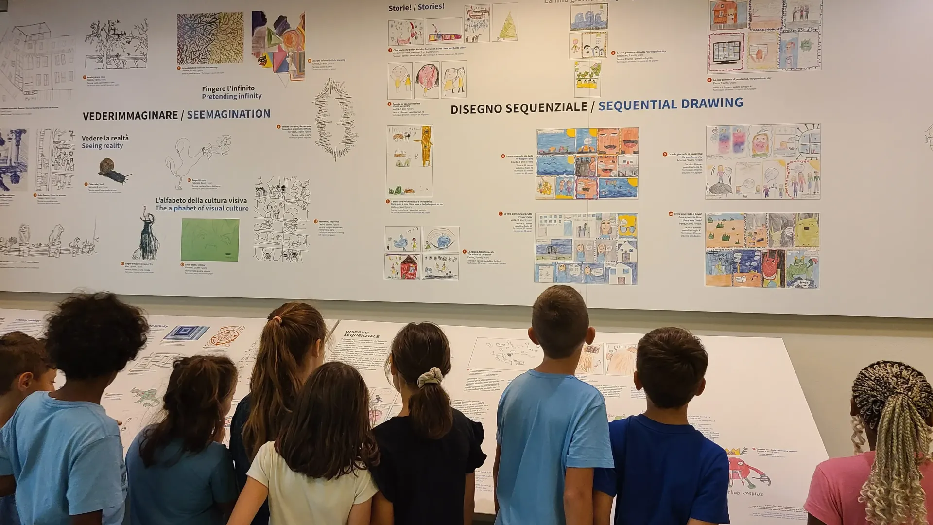 bambini che visitano il centro internazionale Loris Malaguzzi 