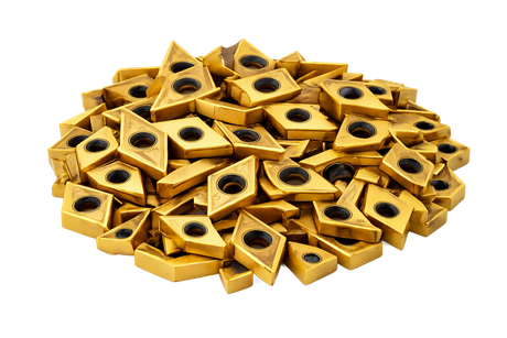 Een stapel goudkleurige, diamantvormige hardmetalen snijplaatjes met donkere gaten in het midden.