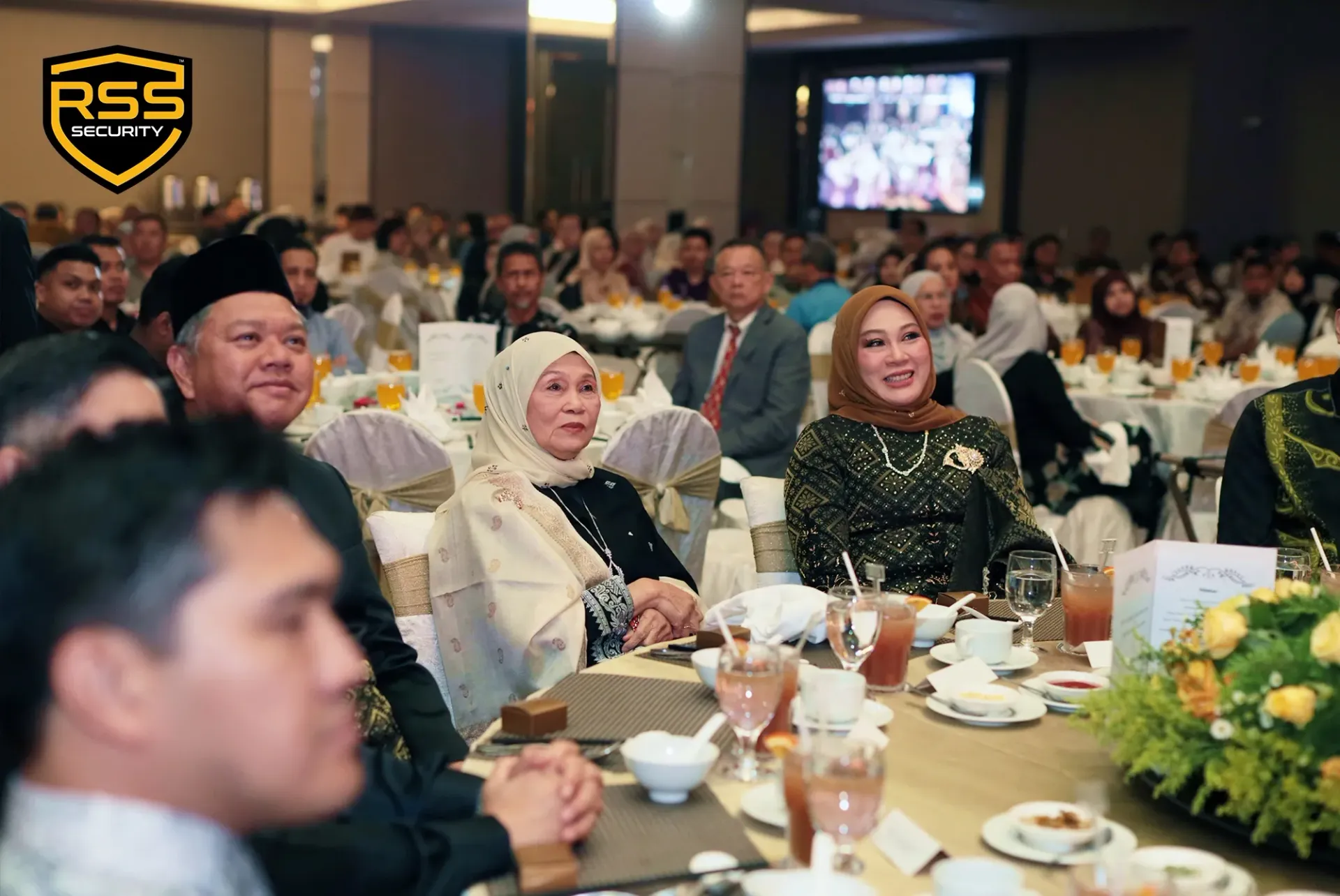 Chairman YBhg. Datin Hajjah Hazizah Binti Tambi Chik and Managing Director Pn. Aini Suraya Binti Datuk Osman and 