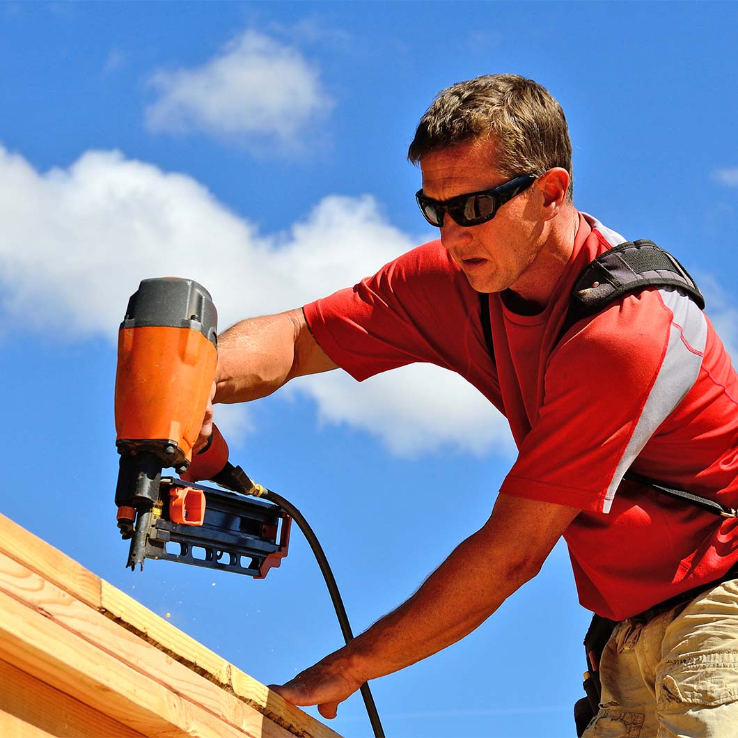 Local Cairns Carpenter Contractor Installing Timber House Framing