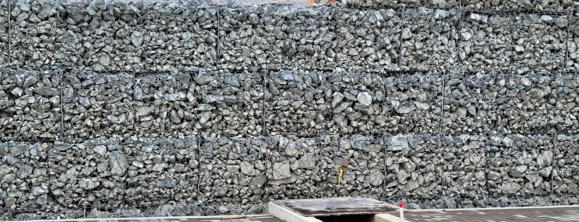 Gabion retaining wall
