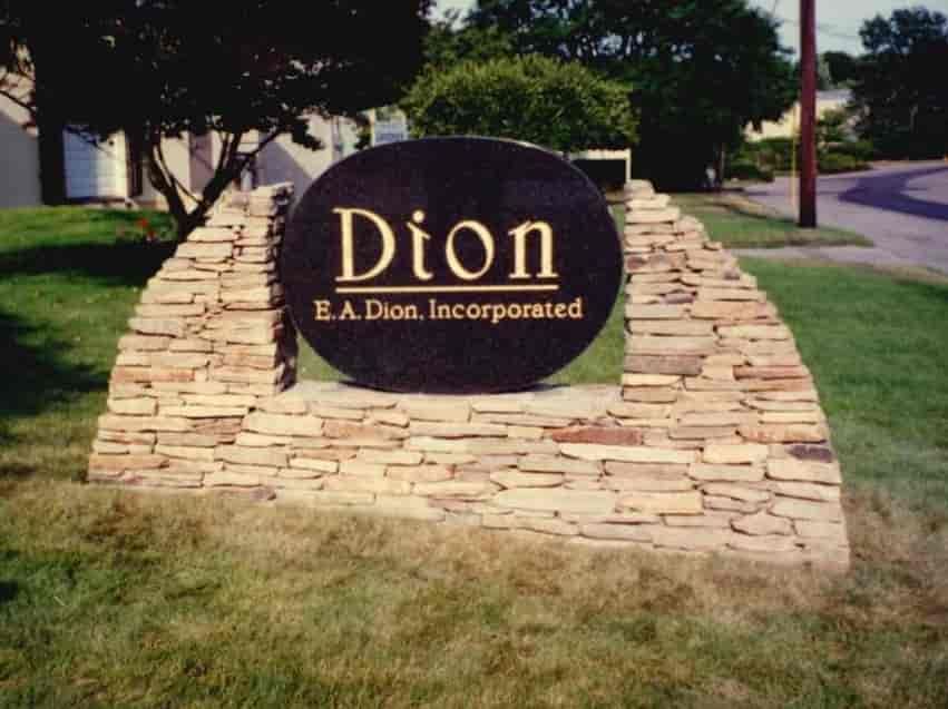 Black circular sign 
