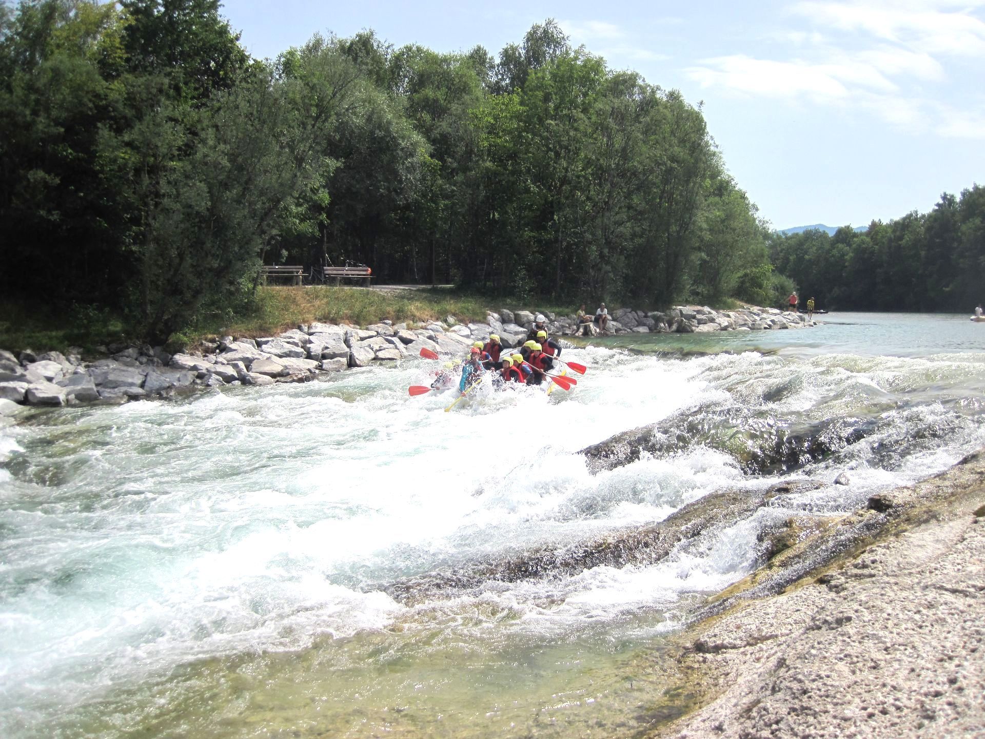 Kanu beim Rafting auf der Isar Kanu beim Rafting auf der Isar