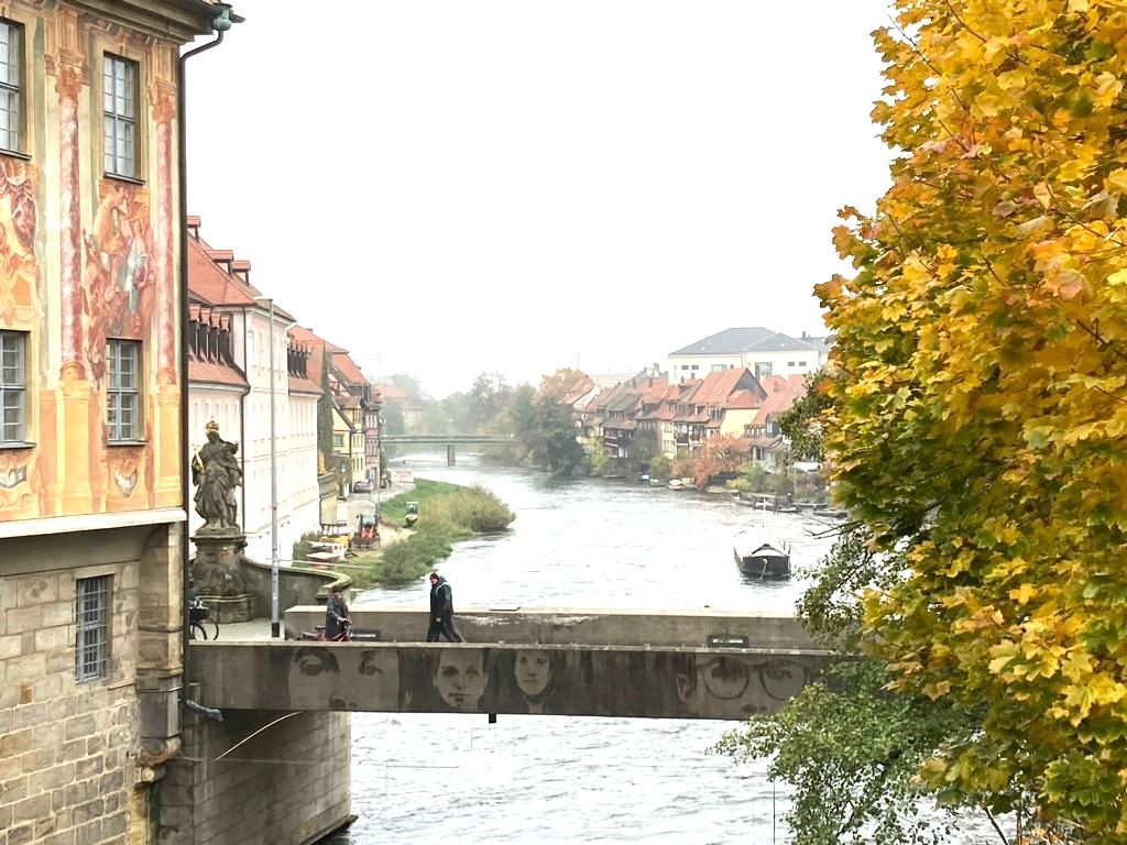 Brücke in Bamberg mit Aussicht auf den Fluß